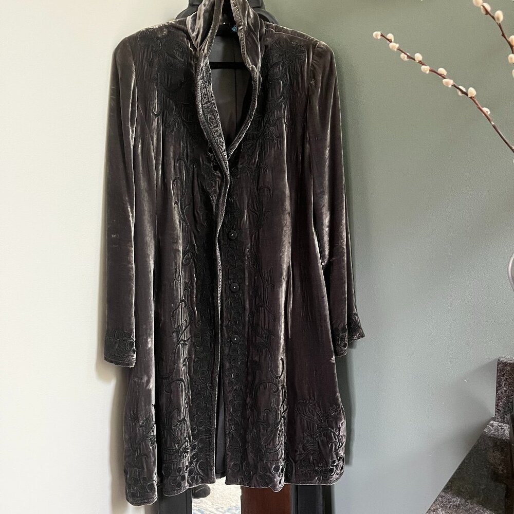 Vintage Tahari Embroidered Velvet - 3/4 Length Coat - Dark Gray - Satin Lining -